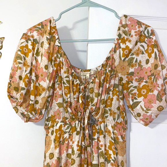 Baevely Floral Puff Sleeve Mini Dress - Picture 2 of 5